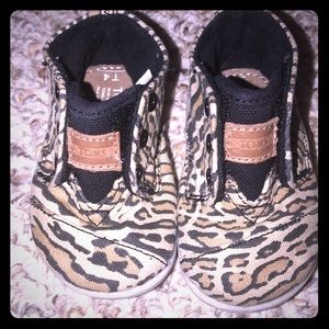 Leopard Toms T4